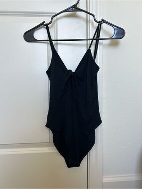 OOTDFash Black Ribbed Tie-Front Bodysuit